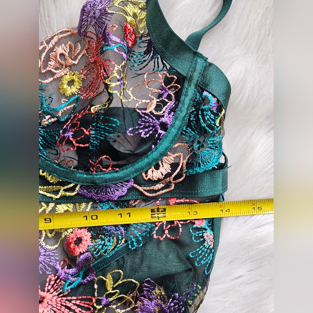 Lace Lingerie - Picture 6 of 7